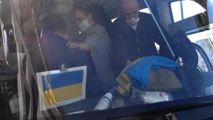 Ανετράπη πούλμαν που μετέφερε Ουκρανούς πρόσφυγες στην Ιταλία – Μια μητέρα δύο παιδιών έχασε τη ζωή της