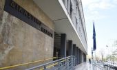 Θεσσαλονίκη: Μικρή ένταση στα δικαστήρια κατά τη μεταγωγή των 49 συλληφθέντων