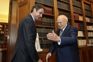 Η αξιολόγηση στο επίκεντρο της συνάντησης Μητσοτάκη-Παπούλια