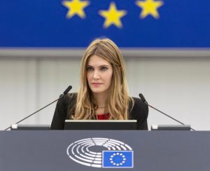 Λαγκάρντ σε Ε. Καϊλή: «Θα αυξήσουµε κι άλλο τα επιτόκια για να σταθεροποιηθούν οι τιμές, πρέπει να µειωθεί η κατανάλωση ενέργειας»
