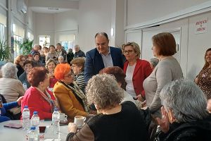 Γιορτινές ευχές και δώρα στα μέλη του ΚΑΠΗ του Δήμου Κιλκίς