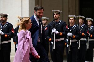 Συνάντηση της Πρωθυπουργού Μελόνι με τον Αντιπρόεδρο Βανς στη Ρώμη: Σημάδια αισιοδοξίας για τις συνομιλίες στην Ουκρανία