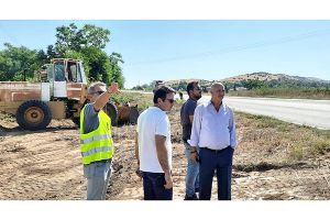 Αυτοψία του Αντιπεριφερειάρχη Α. Βεργίδη στις εργασίες καθαρισμού αυτοφυούς βλάστησης και κοπής χόρτων στον κόμβο Μεταλλικού