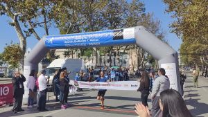 Ολοκληρώθηκε ο δρόμος του ενός μιλίου στο πλαίσιο του 10ου Διεθνούς Νυχτερινού Ημιμαραθωνίου Θεσσαλονίκης (pics &amp; vid)