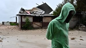 Τζαμάικα: Τρεις άνθρωποι έχουν ήδη χάσει τη ζωή τους στη χώρα ενώ πλησιάζει ο κυκλώνας Μελίσα