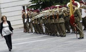 Συγκίνηση στην Ισπανία από το θάνατο της πρώτης γυναίκας υπ. Άμυνας