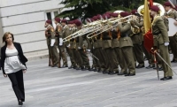 Συγκίνηση στην Ισπανία από το θάνατο της πρώτης γυναίκας υπ. Άμυνας