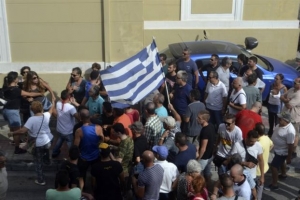 Λέσβος: Χρυσαυγίτες «δείχνουν» τα τοπικά μέσα για την επίθεση κατά γυναικών