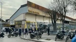 Θεσσαλονίκη: Ένταση κατά την άφιξη της αποστολής του ΠΑΟΚ στο «Κλεάνθης Βικελίδης» (vid)