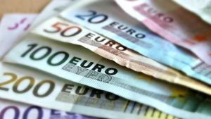 Ικανοποίηση της ΕΕ μετά την απόφαση του Δικαστηρίου για την οδηγία κατώτατων μισθών – Ορόσημο για την κοινωνική δικαιοσύνη