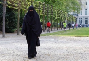 Διχάζει η χρήση της μπούρκας στη Γερμανία