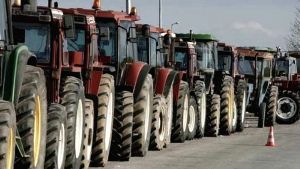 Αγρότες στον κόμβο Νησελίου ζητούν στήριξη για τη βαμβακοκαλλιέργεια