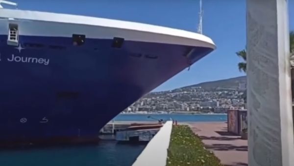 Κρουαζιερόπλοιο 215 μέτρων χτυπά στην αποβάθρα σε λιμάνι της Τουρκίας (ΒΙΝΤΕΟ)