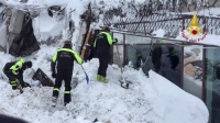 Μάχη με το χρόνο στο ιταλικό ξενοδοχείο που θάφτηκε στο χιόνι