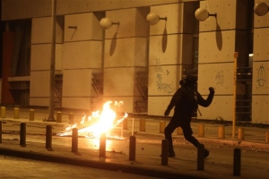 Ανάληψη ευθύνης από τον «Αγριο Μάη» για τις μολότοφ στο ΑΤ Ομόνοιας