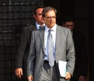 Σε τεντωμένο σχοινί ο Γκίκας Χαρδούβελης