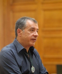 Στ. Θεοδωράκης: Επιμένει στην αυτονομία, απορρίπτει συγκολλήσεις