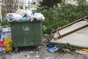 Μικρές χωματερές έξω από τα χωριά