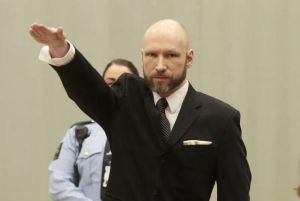 Ο νεοναζί Μπρέιβικ μηνύει ξανά το νορβηγικό κράτος για την απομόνωσή του: «Έχει τάσεις αυτοκτονίας» λέει ο δικηγόρος του