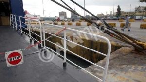Αναχώρησε μετά την αποκατάσταση της βλάβης στον κεντρικό καταπέλτη το Aqua Star