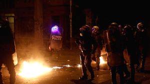 Συγκλονιστικά επεισόδια στο κέντρο της πόλης: Δεκαοκτώ προσαγωγές και μία σύλληψη