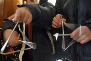 Συμβουλές των Αστυνόμων της Γειτονιάς στα παιδιά που ψάλλουν τα Κάλαντα