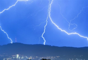 Σοβαρός τραυματισμός ποδοσφαιριστή από κεραυνό στην Καρδίτσα