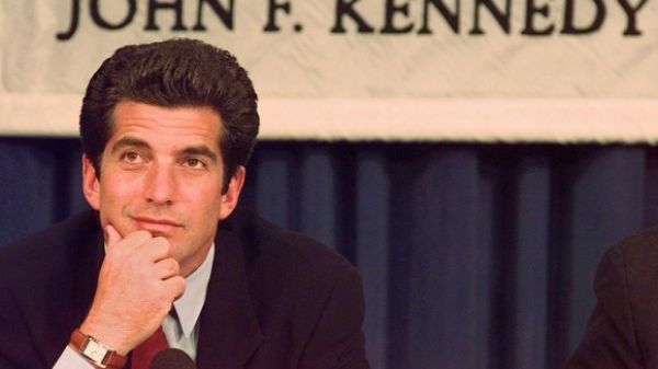 Τζον Κένεντι: 21 χρόνια από τον τραγικό τέλος του «φέρελπι πρίγκιπα»- Το βαρύ όνομα κι η κατάρα