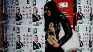 Στις κάλπες η Βουλγαρία: Φιλορώσος Ρούμεν Ράντεφ επικεφαλής στις εκλογές