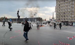 Νέος γύρος σοβαρών επεισοδίων στη Θεσσαλονίκη | Αποπνικτική η ατμόσφαιρα από χημικά και μολότοφ – Μία προσαγωγή (ΕΙΚΟΝΕΣ &amp; BINTEO)
