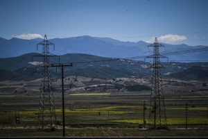 Στο σκοτάδι η Καβάλα έπειτα από έκρηξη μετασχηματιστή της ΔΕΗ