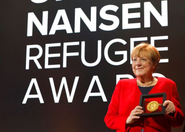 Το βραβείο «Νάνσεν 2022» παρέλαβε η Άγγελα Μέρκελ από τον ΟΗΕ