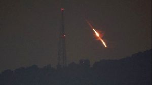 Νέες επιθέσεις από το Ιράν κατά του Ισραήλ – Σειρήνες ηχούν στην Ιερουσαλήμ
