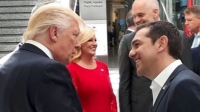 Μυστικά και παζάρια πίσω από τον εναγκαλισμό Τσίπρα με Τραμπ