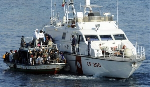 Κοριτσάκι 9 μηνών έφτασε στη Λαμπεντούζα αφού έχασε τη μητέρα του στο ταξίδι
