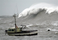 Ακυβέρνητο πλοίο με εννέα επιβαίνοντες ανοιχτά της Ανδρου