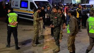 Τουλάχιστον τρεις αστυνομικοί σκοτώθηκαν στη Συρία από έκρηξη παγιδευμένου οχήματος