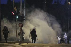 Στον εισαγγελέα οι συλληφθέντες για τα επεισόδια στο Σύνταγμα