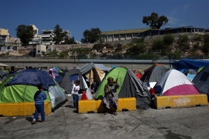 Αδειάζει από πρόσφυγες το λιμάνι του Πειραιά