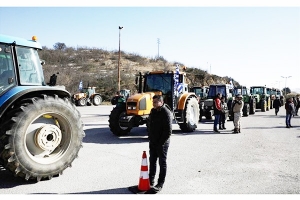 Κοντά στο τελωνείο Ευζώνων συγκεντρώθηκαν οι αγρότες