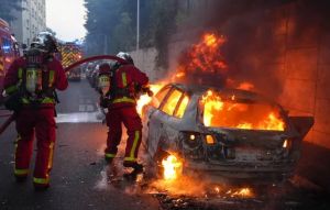 Τραγική εξέλιξη στη Γαλλία: 19χρονος διαδηλωτής έπεσε από την ταράτσα ενός κτιρίου και σκοτώθηκε