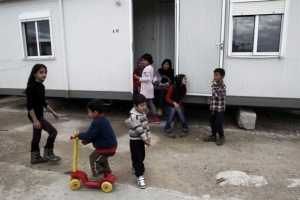 Τέσσερις εταιρείες πήραν τον διαγωνισμό-εξπρές για κοντέινερ προσφύγων