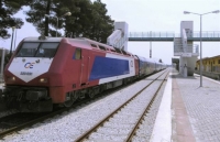 Κόντρα Σπίρτζη - Καραμανλή για τον σιδηρόδρομο