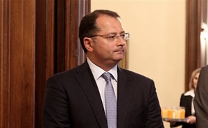 Εκτός κυβέρνησης ο Γ. Στύλιος μετά από απαίτηση Σαμαρά - Αήθης απειλή κατά της Λ. Κανέλλη στη Βουλή (video)