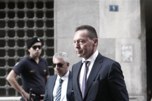 Τα μυστικά ραντεβού Στουρνάρα