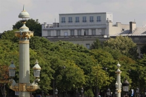 Αμερικανικό αφτί στις γαλλικές μπίζνες