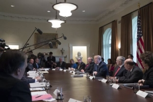 Τραμπ: Πιο σκληροί και λιγότερο πολιτικά ορθοί με τους μετανάστες