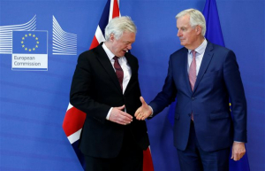 Μπαρνιέρ: Σε μεταβατική φάση το Brexit