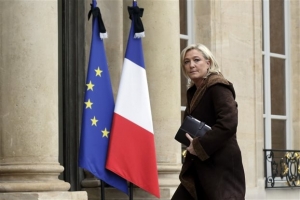 Μ. Λεπέν: Χωρίς δύναμη η Γαλλία έναντι της τρομοκρατίας