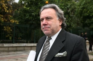 Ο υπουργός προσλαμβάνει και διεκδικεί προμήθεια 12%!